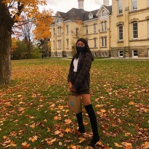 Meet your Posher, Angela